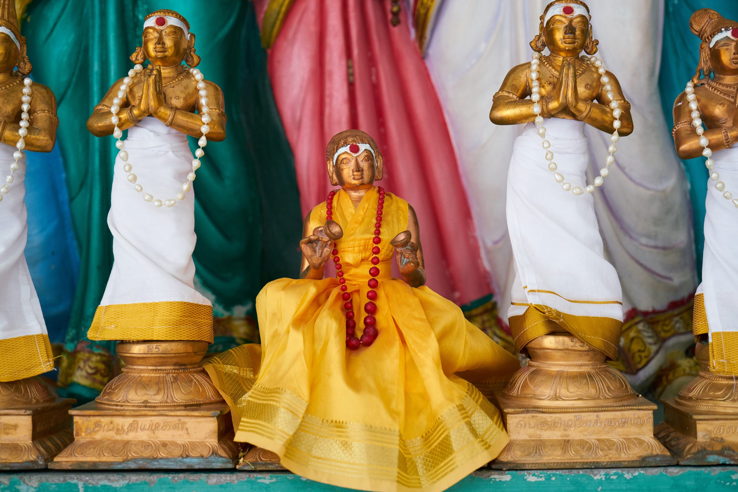 statues man praying scaled 1