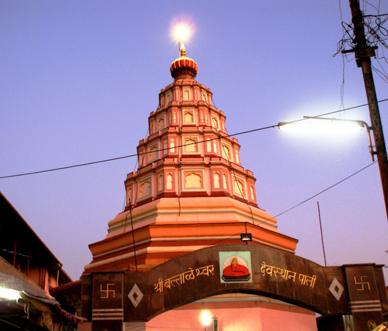 Ballaleshwar temple entrance tower picture