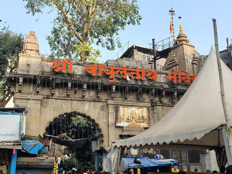 Babulnath Temple Mumbai Entrance