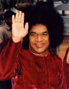 Apparitions , Another Vibhuti Wonder, sathya sai baba bhajan tutorial