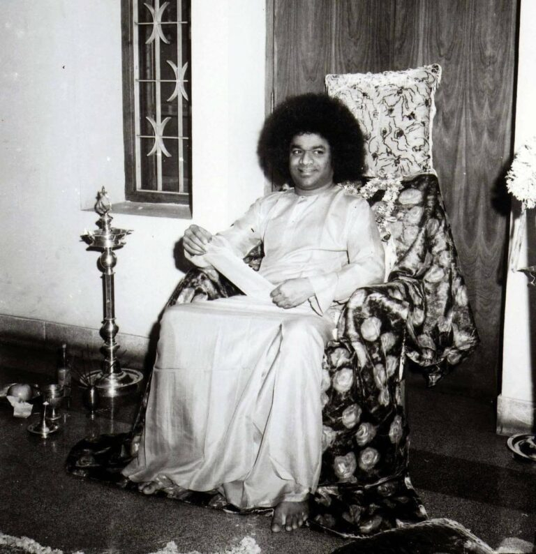 Sri Sathya Sai Baba image