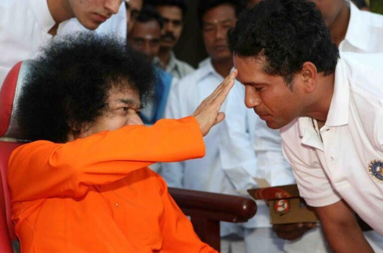 Sri Sathya Sai blessing photo