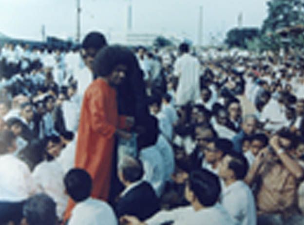 Shri Sathya Sai Baba tranquil divine temple photo