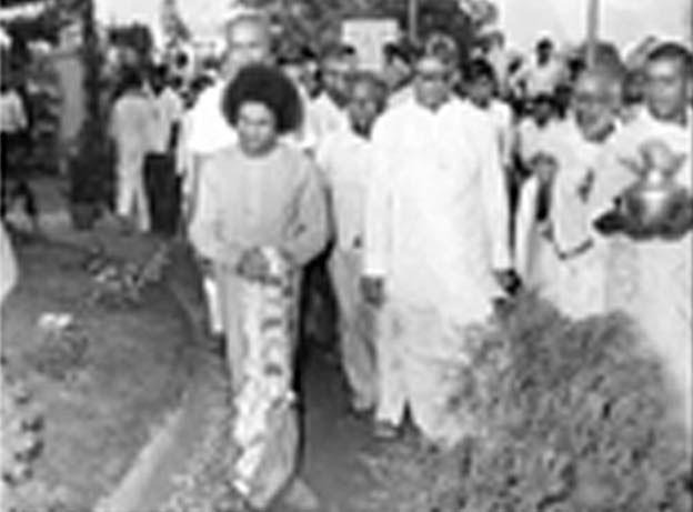 Bhagwan Shri Sathya Sai Baba divine temple gathering photo