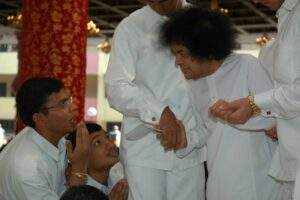 Sathya Sai Baba blessing devotees image