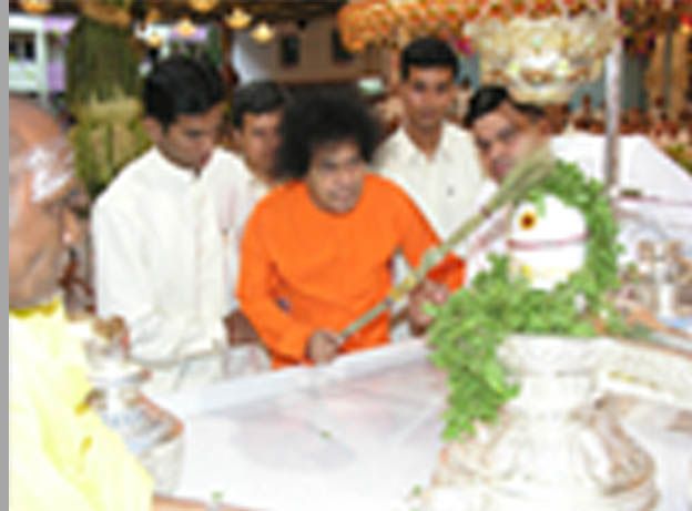 Shri Sathya Sai Baba divine compassionate temple image