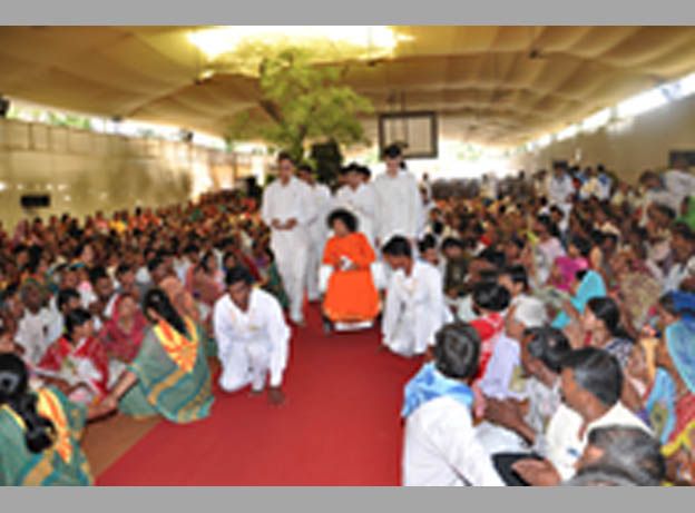 Shri Sathya Sai Baba divine darshan peaceful picture