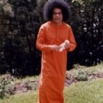 Vibhuti cures the child’s hand