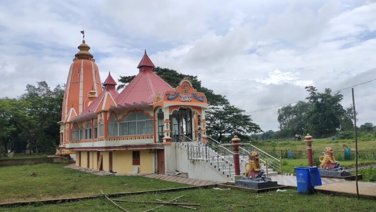 Beautiful Hindu temple exterior image