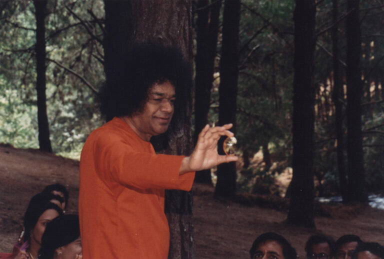 A Beautiful Divine Message by Bhagavan Sri Sathya Sai