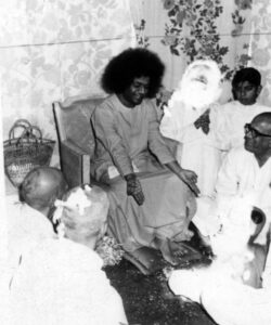 Bhagwan Shri Sathya Sai Baba peaceful university gathering image