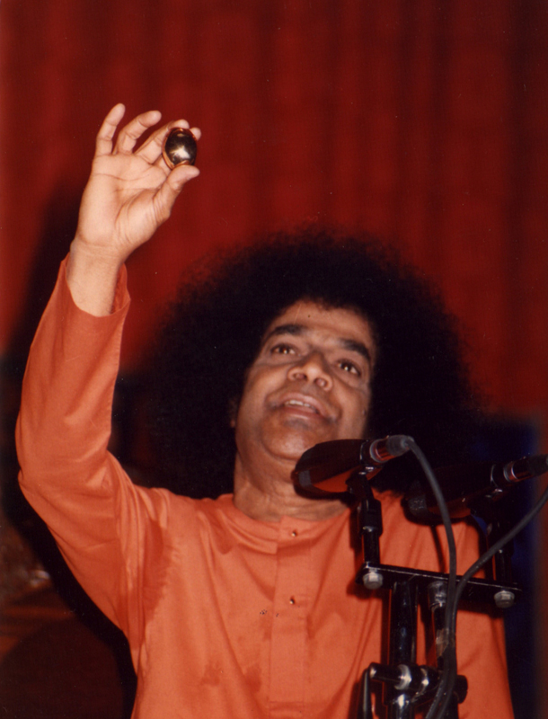 Hiranayagrabha 54 bhagavan sri sathya sai baba materialisations 28