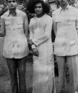 Bhagwan Shri Sathya Sai Baba peaceful devotional gathering image