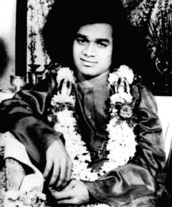 Bhagwan Shri Sathya Sai Baba sacred discourse radiant picture