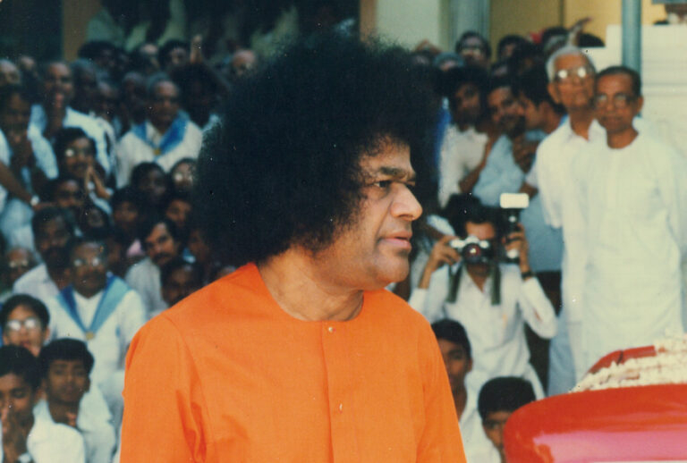 Bhagwan Shri Sathya Sai Baba tranquil ashram divine photo