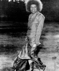 Bhagwan Shri Sathya Sai Baba compassionate guiding presence picture