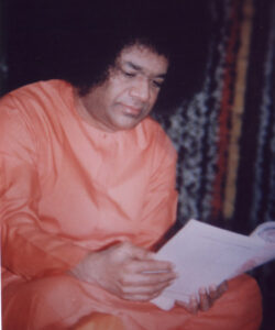 Bhagwan Shri Sathya Sai Baba serene spiritual gathering image