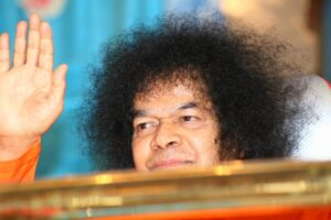Sathya Sai Baba blessing devotees image