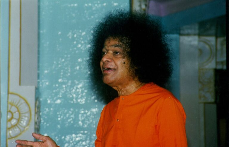 The Power of Hiranyagarbha Lingam, Sai Speaks Through Man