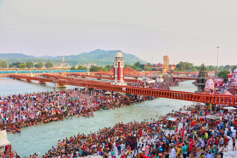 Har Ki Pauri Ganga devotees bathing image