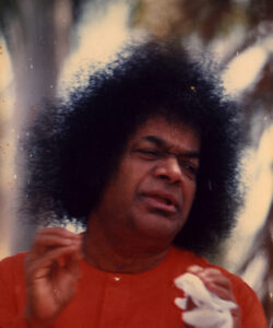 Bhagwan Shri Sathya Sai Baba sacred discourse radiant picture