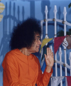 Bhagwan Shri Sathya Sai Baba sacred discourse radiant picture