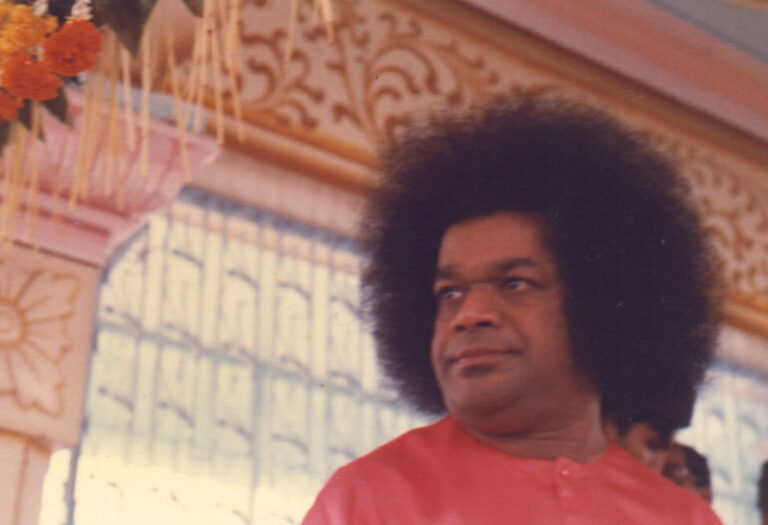 Bhagwan Shri Sathya Sai Baba serene spiritual blessing image