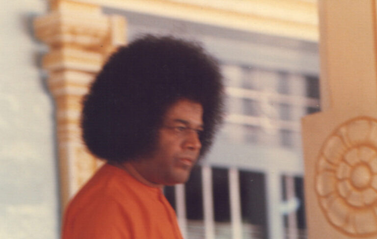 Shri Sathya Sai Baba divine compassionate blessing image
