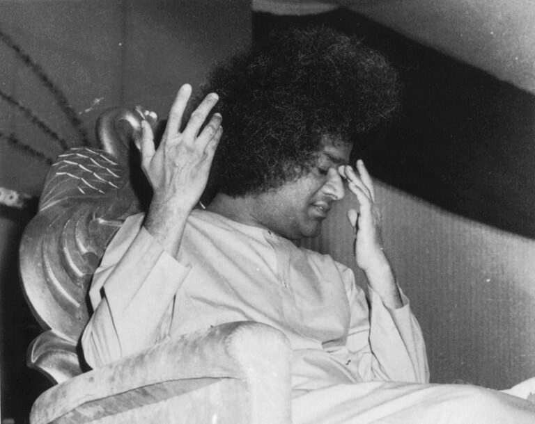 Divine Messages By Bhagavan Sri Sathya Sai Baba on Silence