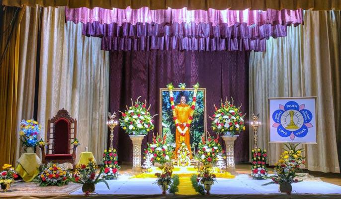 Glorify the Name of the Lord - By Bhagavan Sri Sathya Sai Baba 61 10 akhand bhajan la usa