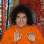 Shri Sathya Sai Baba blessing devotees