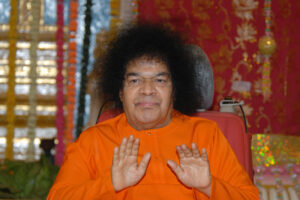 Shri Sathya Sai Baba blessing devotees