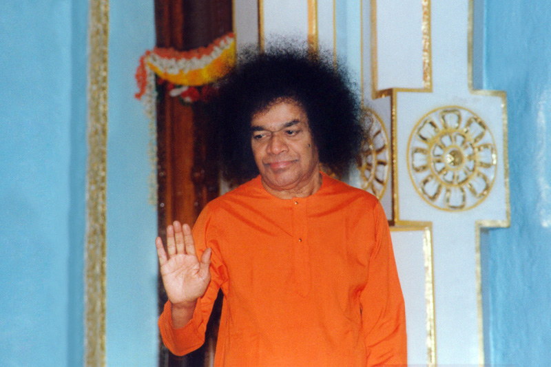 Part Three 54 Shri Sathya Sai Baba Compassionate Blessing Pose Image