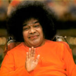 Shri Sathya Sai Baba blessing devotees