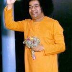 Shri Sathya Sai Baba blessing devotees
