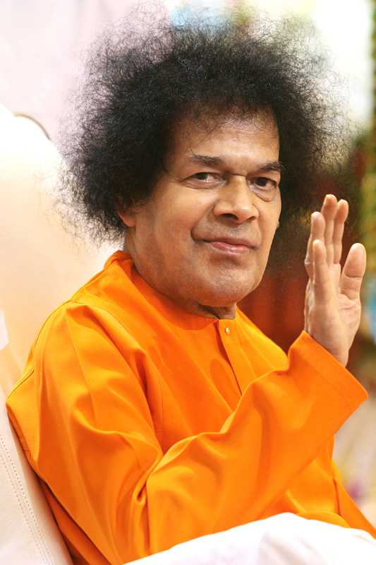 Shri Sathya Sai Baba Spiritual Discourse Moment Image