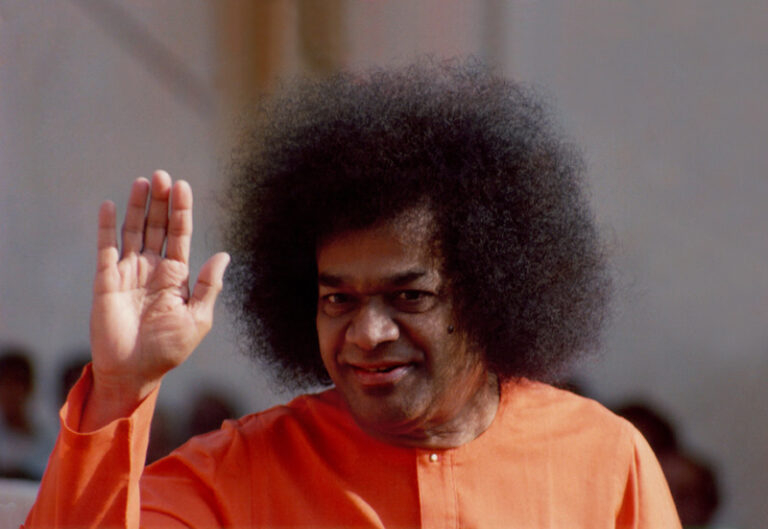 Shri Sathya Sai Baba blessing gesture