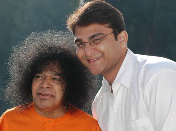 Bhagwan Shri Sathya Sai Baba floral decorated throne darshan image