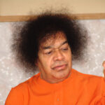 Sathya Sai Baba blessing hand gesture picture.