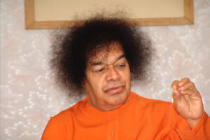 Sathya Sai Baba blessing hand gesture picture.