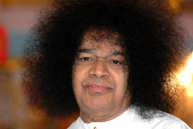 Serene spiritual leader Sathya Sai Baba picture