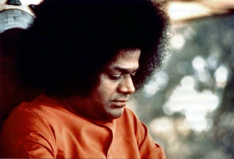 Shri Sathya Sai Baba Peaceful Face Close Portrait Image