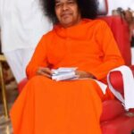 Bhagwan Shri Sathya Sai Baba Blessing Devotees Image Shri Sathya Sai Baba Close Darshan Photo
