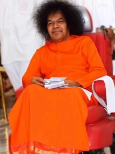 Bhagwan Shri Sathya Sai Baba Blessing Devotees Image Shri Sathya Sai Baba Close Darshan Photo