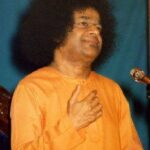 Shri Sathya Sai Baba speaking picture