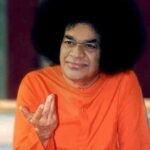 Sathya Sai Baba gesturing with open hand