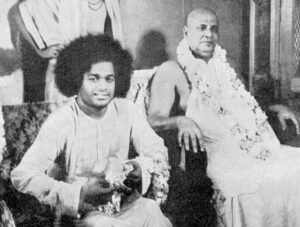 Sathya Sai Baba with spiritual leader picture