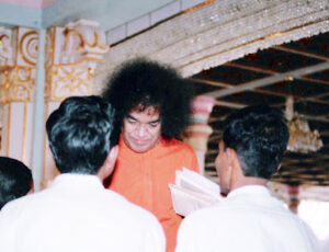 Shri Sathya Sai Baba providing spiritual guidance