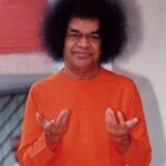 Sathya Sai Baba blessing devotees image