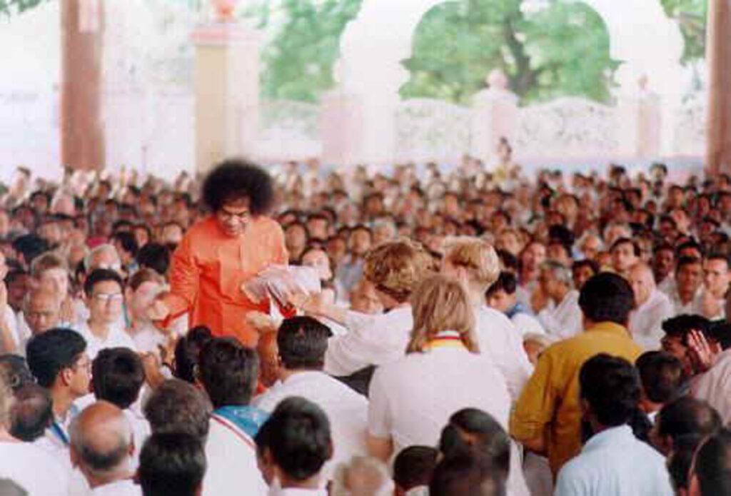 The Lord of the Universe is here 62 Bhagwan Shri Sathya Sai Baba Temple Blessing Darshan Image